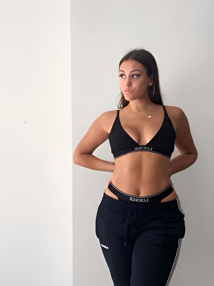 Агата привлекательная девушка из Апатитов цена от 4000 руб